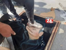 صور بشار الاسد تحت الاقدام بمبنى المحافظة - السويداء ٢٤ صور بشار الاسد تحت الاقدام بمبنى المحافظة - السويداء ٢٤