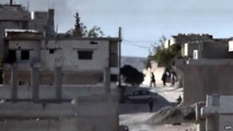 ينتشر بعض الرجال المسلحين في كوباني، ويعتقد أنهم ينتمون لتنظيم دعش
