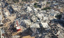 فرق "الدفاع المدني السوري" تواصل عمليات الإنقاذ في بلدة جنديرس بريف حلب الشمالي - 7 شباط 2023 (الدفاع المدني السوري/ فيس بوك) فرق "الدفاع المدني السوري" تواصل عمليات الإنقاذ في بلدة جنديرس بريف حلب الشمالي - 7 شباط 2023 (الدفاع المدني السوري/ فيس بوك)