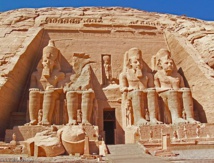 احتفالات أسوان بتعامد الشمس على وجه رمسيس الثاني داخل معبد بأبو سمبل