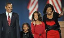 أوباما وزوجته يحتفلان بعيد القديسين مع الأطفال في البيت الأبيض