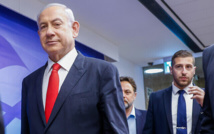 رئيس الوزراء بنيامين نتنياهو يصل إلى اجتماع لمجلس الوزراء في مكتب رئيس الوزراء في القدس، 5 مارس، 2023. (Marc Israel Sellem / Pool)