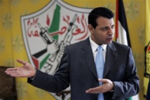 أنصار دحلان يخونون عباس ويتظاهرون احتجاجا على قطع رواتبهم في غزة أنصار دحلان يخونون عباس ويتظاهرون احتجاجا على قطع رواتبهم في غزة