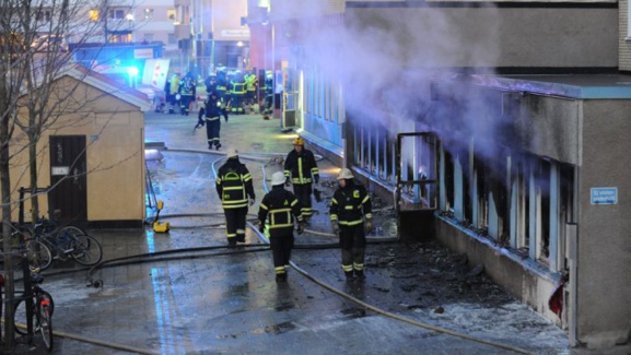 السويد: تضامن مع المسلمين إثر حريق متعمد في مسجد أسفر عن خمسة جرحى السويد: تضامن مع المسلمين إثر حريق متعمد في مسجد أسفر عن خمسة جرحى