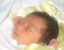 قصة زوجين بريطانيين ينجبان طفلا في نيويورك تفتح القلوب وتجلب تبرعات