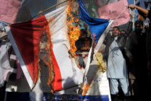 اعتداءات باريس : هولاند يريد"معاقبة" أولئك الذين يحرقون العلم الفرنسي اعتداءات باريس : هولاند يريد"معاقبة" أولئك الذين يحرقون العلم الفرنسي