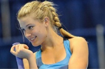 لاعبة التنس الكندية أوجيني بوشار ترغب في أن تتحول إلى راكبة أمواج محترفة