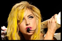 ليدي غاغا تغني أمام الأسطوري توني بينيت في حفل جوائز جرامي