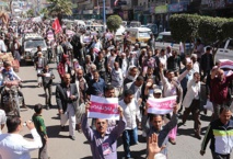 الحوثيون يفرقون بالرصاص تظاهرة "رافضة للانقلاب" بصنعاء