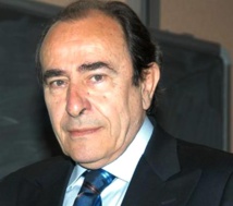الدبلوماسي الايطالي السابق آرماندو سانغويني- اكي الدبلوماسي الايطالي السابق آرماندو سانغويني- اكي