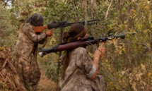 مقاتلان من "قوات سوريا الديمقراطية" في سوريا- (هاوار) مقاتلان من "قوات سوريا الديمقراطية" في سوريا- (هاوار)