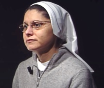 الأخت آنّا مونيا ألفييري حاملة وسام الاستحقاق- اكي الأخت آنّا مونيا ألفييري حاملة وسام الاستحقاق- اكي