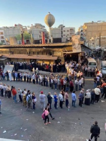 طابور على فرن في المزة بدمشق - مواقع سورية طابور على فرن في المزة بدمشق - مواقع سورية