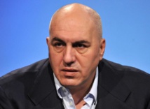 وزير الدفاع الإيطالي، غويدو كروزيتّو- اكي وزير الدفاع الإيطالي، غويدو كروزيتّو- اكي