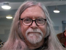 المغني جرينباوم يصارع الموت بعد تعرضه لحادث بكاليفورنيا