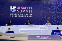 سوناك بين ميلوني ونائبة الرئيس الاميركي في افتتاح قمة الذكاء الاصطناعي-لقطة شاشة سوناك بين ميلوني ونائبة الرئيس الاميركي في افتتاح قمة الذكاء الاصطناعي-لقطة شاشة