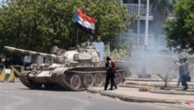 الحوثيون يحرزون تقدما في محافظة عدن والهند تجلي رعاياها الحوثيون يحرزون تقدما في محافظة عدن والهند تجلي رعاياها