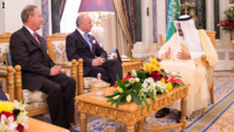 فرنسا تعزز مواقعها في الخليج في اجواء من التوتر