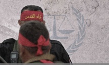 أحد مقاتلي "لواء القدس" (تعديل عنب بلدي) أحد مقاتلي "لواء القدس" (تعديل عنب بلدي)