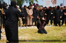 تنظيم " داعش " يرجم شخصين في شمال العراق بتهمة "الزنى" تنظيم " داعش " يرجم شخصين في شمال العراق بتهمة "الزنى"