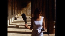 المخرجة بسمة الشريف أثناء تصوير أحد افلامها- بي بي سي