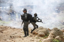 مستوطنون يعتدون علىفلسطينيين بالضفة- التلفزيون العربي مستوطنون يعتدون علىفلسطينيين بالضفة- التلفزيون العربي