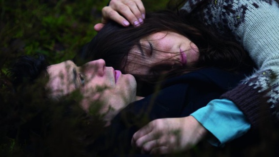 قصة حب بين أخ وأخت لا تحرك ساكنا في مهرجان كان قصة حب بين أخ وأخت لا تحرك ساكنا في مهرجان كان