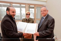 أم كلثوم محفوظ مع الدكتور احمد زايد "يمين" مدير مكتبة الاسكندرية - مكتبة الاسكندرية أم كلثوم محفوظ مع الدكتور احمد زايد "يمين" مدير مكتبة الاسكندرية - مكتبة الاسكندرية