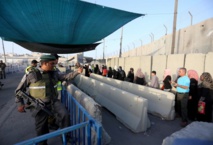 الفلسطينيون زحفوا لصلاة أول جمعة رمضانية في "الأقصى" الفلسطينيون زحفوا لصلاة أول جمعة رمضانية في "الأقصى"