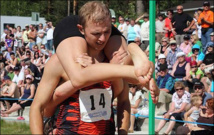 فنلندا تحتفظ باللقب في مسابقة حمل الزوجات