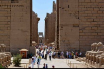 مصر تستعيد قطعة أثرية من معابد الكرنك بعد تهريبها إلى لندن مصر تستعيد قطعة أثرية من معابد الكرنك بعد تهريبها إلى لندن