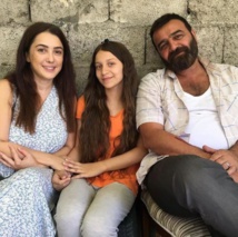 لقطة من فيلم نزوح تظهر فيها كندة علوش وسامر المصري والطفلة التي تقوم بدور الابنة-مهزجان البندقية لقطة من فيلم نزوح تظهر فيها كندة علوش وسامر المصري والطفلة التي تقوم بدور الابنة-مهزجان البندقية