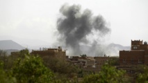  الحوثيون يقصفون مصفاة نفطية بعدن وقتلى في غارات على صنعاء