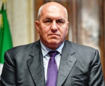 وزير الدفاع الإيطالي غويدو كروزيتّو - آكي وزير الدفاع الإيطالي غويدو كروزيتّو - آكي