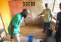 رؤية دينية على جدار مرحاض في مالي