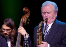 وفاة الموسيقار الألماني ماكس جريجر عن عمر بلغ 89 عاما وفاة الموسيقار الألماني ماكس جريجر عن عمر بلغ 89 عاما