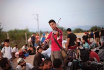 ديلي تلغراف: كيف حولت الحرب طبيبا سوريا إلى مهرب للبشر؟