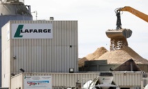 مصنع لافارج للاسمنت على ضفاف نهر السين في باريس - 3 من أيلول 2020 (رويترز) مصنع لافارج للاسمنت على ضفاف نهر السين في باريس - 3 من أيلول 2020 (رويترز)
