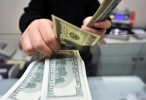الدولار يواصل ارتفاعه والعملة المصرية على طريق التعويم الحر 