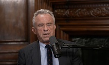 روبرت كينيدي جونيور، وهو أحد الحلفاء المقربين من الرئيس الأمريكي المنتخب روبرت كينيدي جونيور، وهو أحد الحلفاء المقربين من الرئيس الأمريكي المنتخب