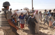 نزوح عشرات الالاف في سوريا جراء عمليات الجيش بغطاء روسي نزوح عشرات الالاف في سوريا جراء عمليات الجيش بغطاء روسي