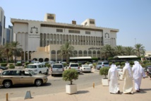 الكويت تطرد 23 مصريا وسوريا تورطوا في شجار عنيف