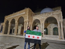 علم الثورة داخل حلب الجديدة -شبكة الثورة السورية علم الثورة داخل حلب الجديدة -شبكة الثورة السورية