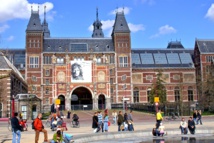 متحف ريجك بأمستردام يعرض  عاجيات وفضيات أسيوية فخمة