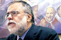 مؤرخ إيطالي : البابا لن يتنحى طالما امتلك القوة مؤرخ إيطالي : البابا لن يتنحى طالما امتلك القوة