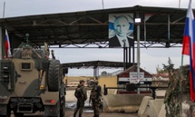 مدخل قاعدة حميميم الجوية الروسية في سوريا في صورة مؤرخة 29 كانون الأول 2024 (فرانس برس ـ عارف وتد) مدخل قاعدة حميميم الجوية الروسية في سوريا في صورة مؤرخة 29 كانون الأول 2024 (فرانس برس ـ عارف وتد)