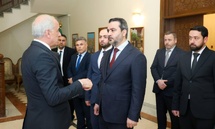 وزير الخارجية السوري أسعد الشيباني خلال لقائه أيمن سوسان في الرياض - 3 كانون الثاني 2025 (سانا) وزير الخارجية السوري أسعد الشيباني خلال لقائه أيمن سوسان في الرياض - 3 كانون الثاني 2025 (سانا)