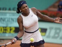 سيرينا تواصل هيمنتها على صدارة التصنيف العالمي لمحترفات التنس