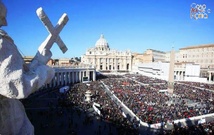 ساحة الفاتيكان مكان التجمع الرئيس للمشيعين -اكي ساحة الفاتيكان مكان التجمع الرئيس للمشيعين -اكي