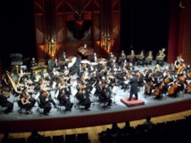 نجم فريق بريطاني يجمع"الأوركسترا الوطنية السورية"بحفل في لندن نجم فريق بريطاني يجمع"الأوركسترا الوطنية السورية"بحفل في لندن